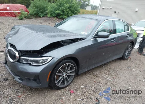 2021 BMW 330I xDrive z USA, uszkodzony, nr VIN 3MW5R7J0XM8B63752